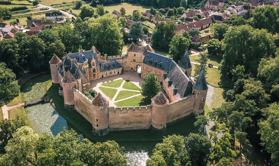 Ainay-le-Vieil, France